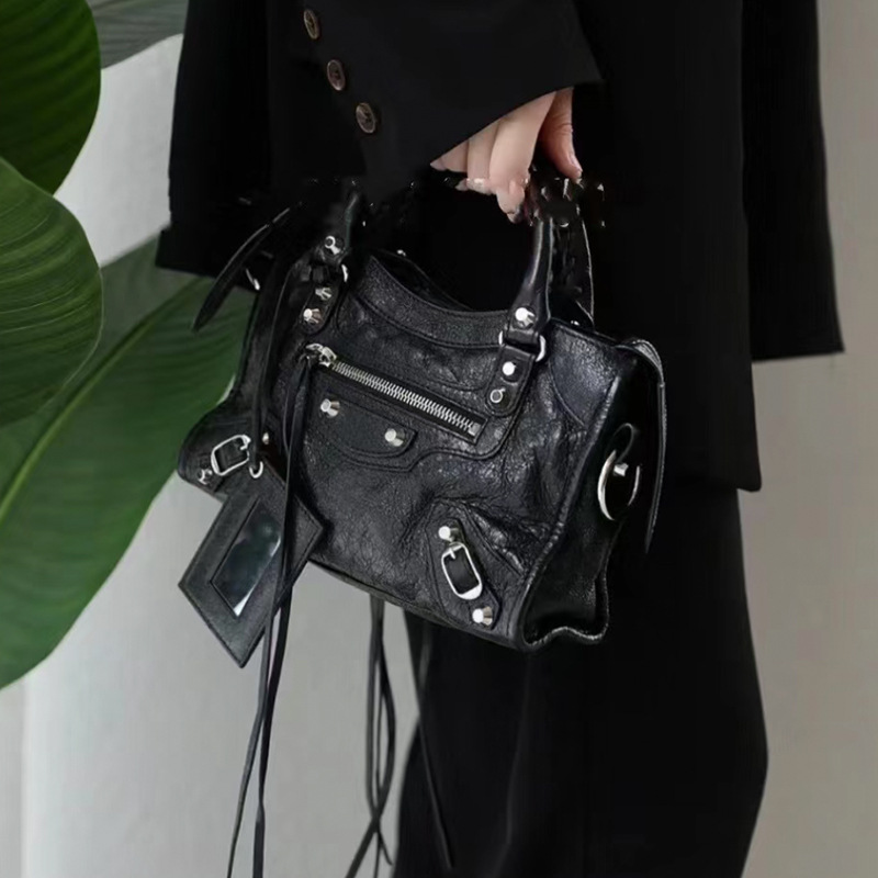 Leatherwork Rivets - Sac à bandoulière carré souple pour