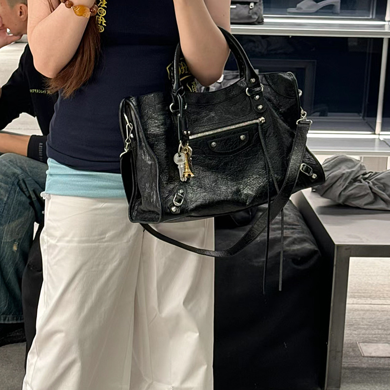 Sac à bandoulière carré souple - Leatherwork Rivets avis et prix