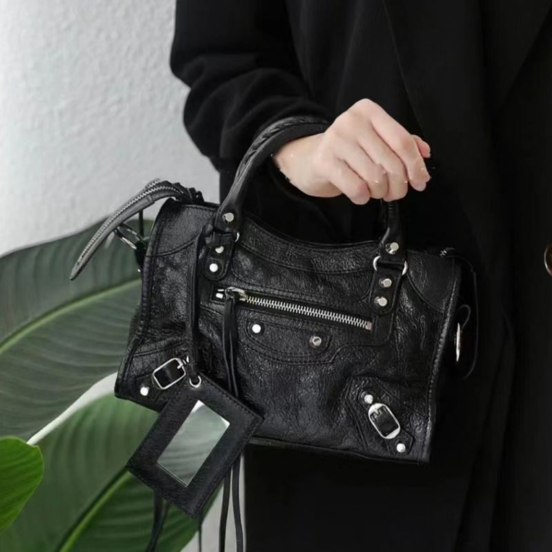 Sac à bandoulière carré souple - Leatherwork Rivets avis et prix