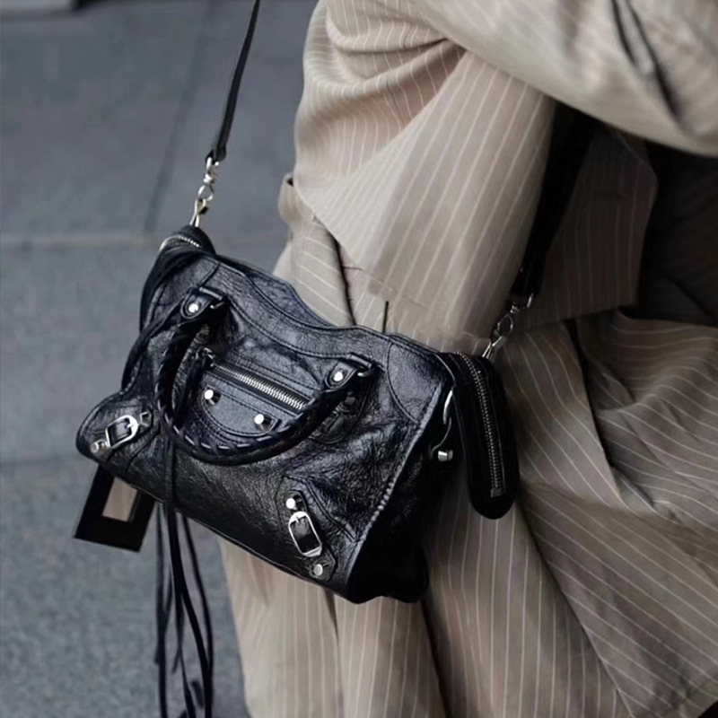 Sac à bandoulière carré souple - Leatherwork Rivets avis et prix